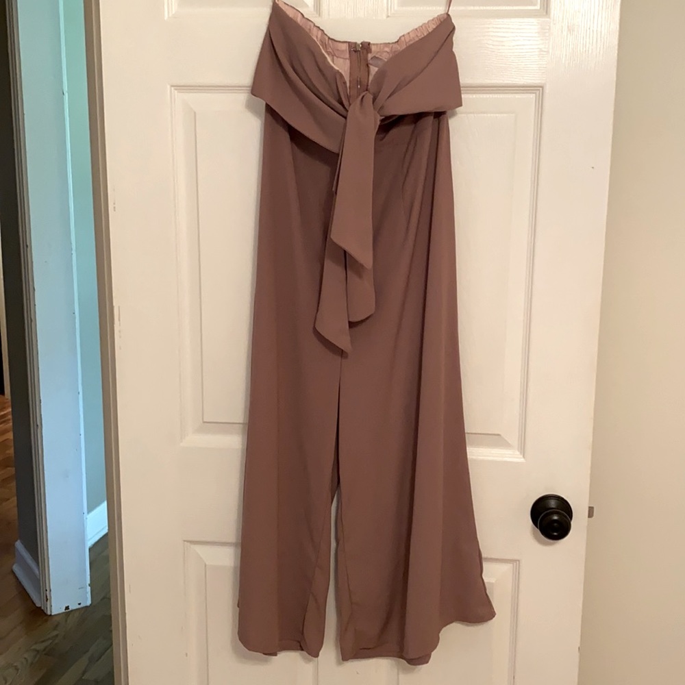 Beautiful strapless jumpsuit! Cropped leg. Mauve.